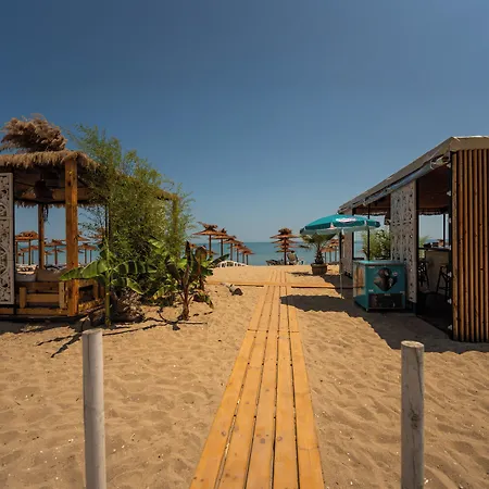 Aqua View Boutique Хотел 4*